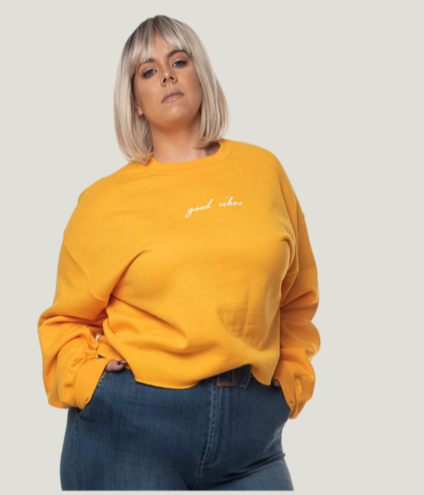 GOOD VIBES CROP SWEATSHIRT | CURVY |