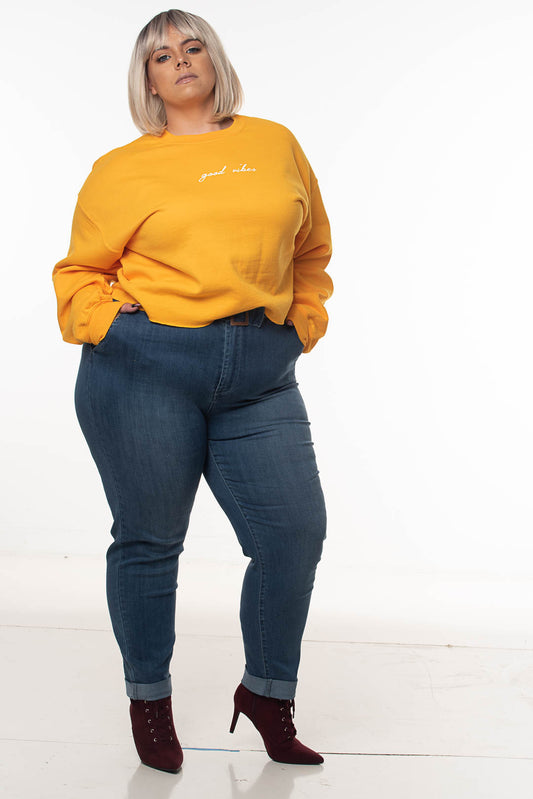 GOOD VIBES CROP SWEATSHIRT | CURVY |