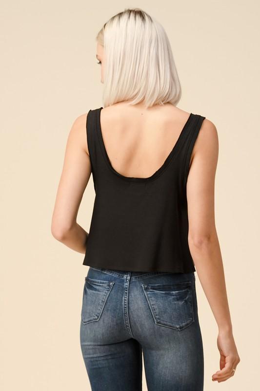 RIBBED SCOOP NECK TANK TOP | black | white |